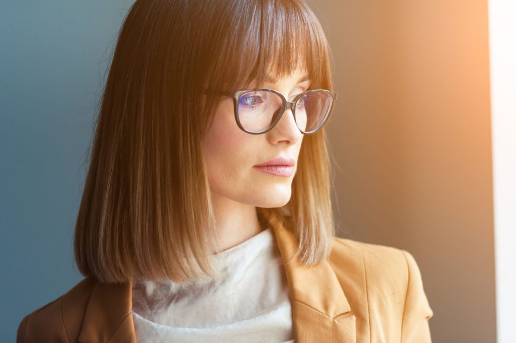 Okulary to nie tylko funkcjonalny element garderoby, ale także stylowy dodatek, który może podkreślić naszą osobowość i wyrazić nasz unikalny styl